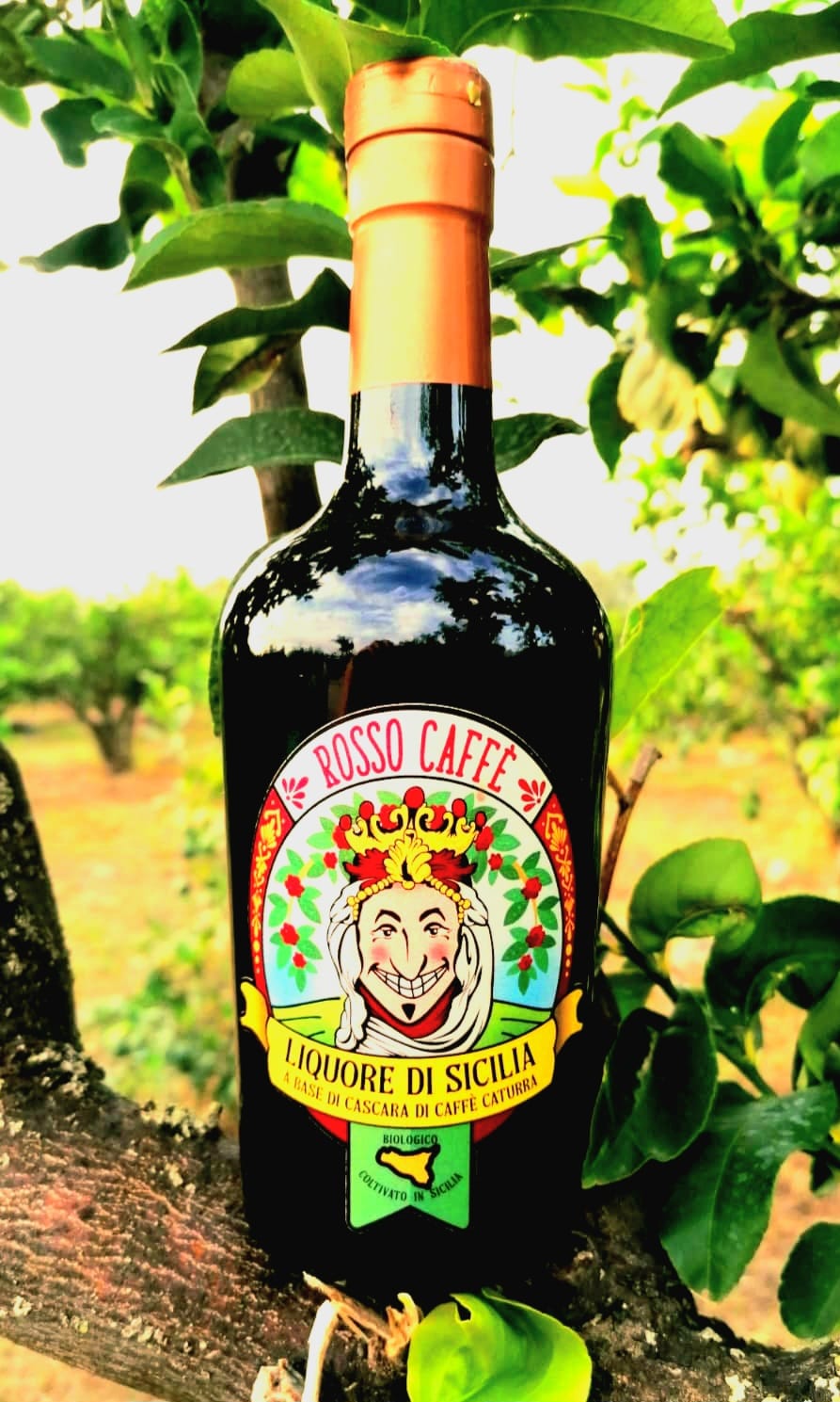Rosso Caffè: il misterioso liquore alla cascara di caffè nato in Sicilia da un’idea di Rosolino Palazzolo